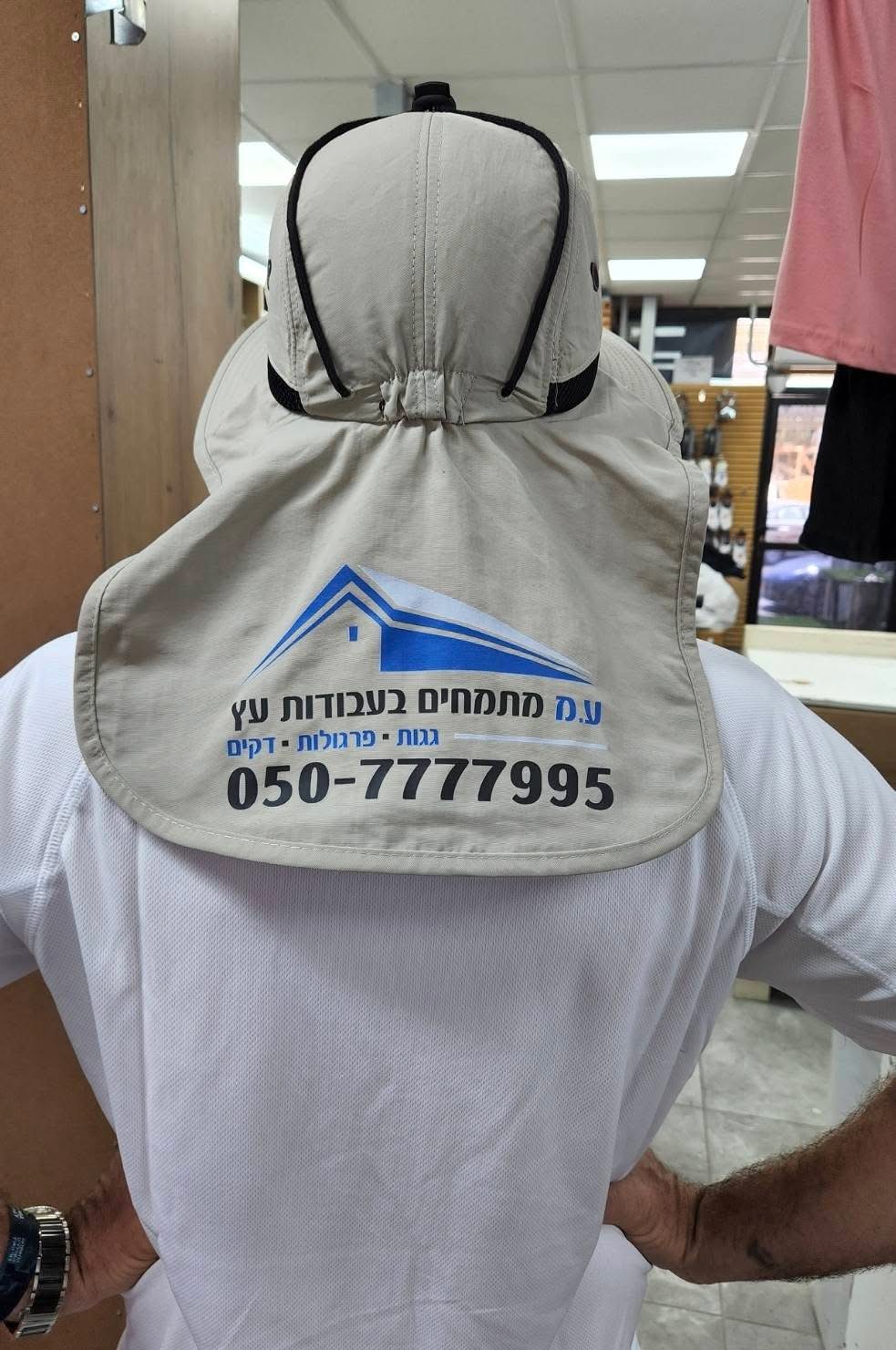 כובע שטח לעובדי חוץ עם לוגו — ליאור טקסטיל אילת